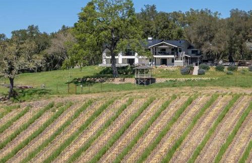 Templeton House | Vineyard House at Oak & Vine