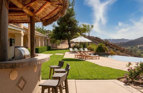 Murrieta House | Vineyard View by Fieldtrip 8 Bd with Infinity Pool Hot Tub Games