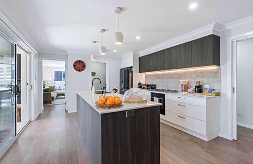 Bletchington House | Vinosa Summary: Where