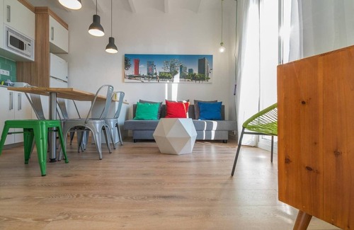 El Port Apartment | Vintage POP FIRA 3/Wi-Fi/Balcony/AC