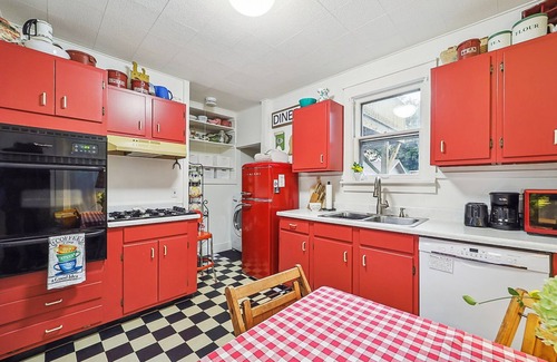 Charlevoix Cottage | Vintage 1920's Cottage in the heart of downtown Charlevoix! Walk to everything!