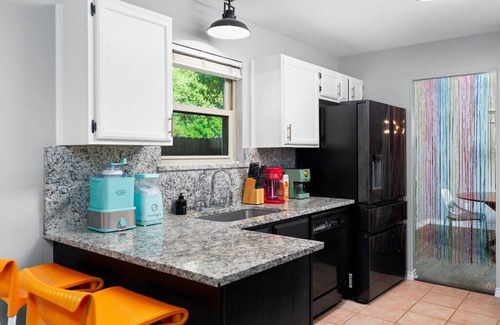 Round Rock House | Vintage 6BR Home/Pool & Game Lounge