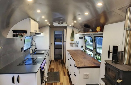 Baptistown House | Vintage Airstream “Lost inn Lavender”
