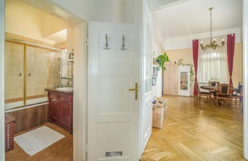 Pecs Apartment | Vintage Apartment