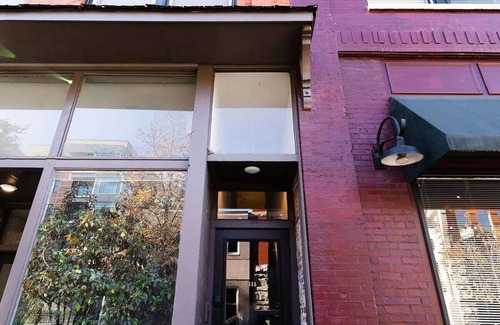 Downtown Knoxville Apartment | Vintage Charm in Old City Knox: Your Perfect Retreat