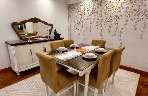 Sheikh Zayed City Apartment | Vintage Charm & Spacious Comfort in Zayed 2000 - only families & single travelers