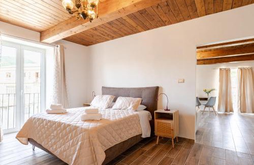 Cava de' Tirreni Apartment | Vintage Coast Pompei and Amalfi Charme