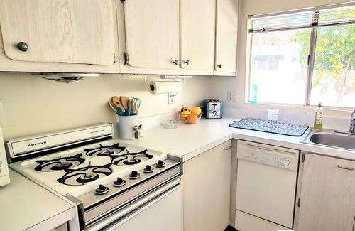 Historic Tennis Club Condo | Vintage Condo in Historic Tennis Club Neighborhood ~ 4 blocks to downtown