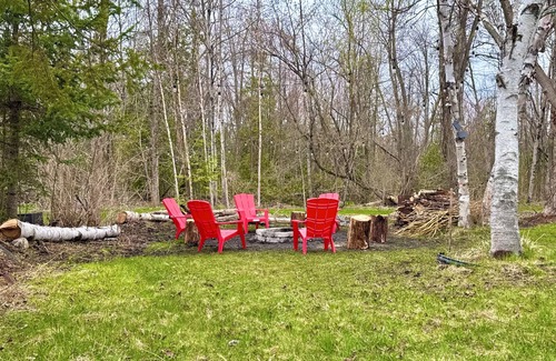 Innisfil Cottage | Vintage Cozy Retreat - close to the beach!