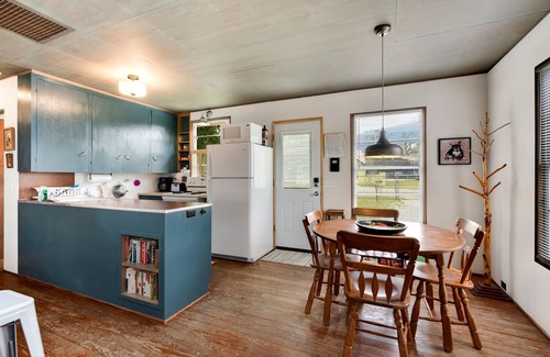 Bandera Cabin | VINTAGE RIVER CAMP CABIN! Private Medina river and green belt access!