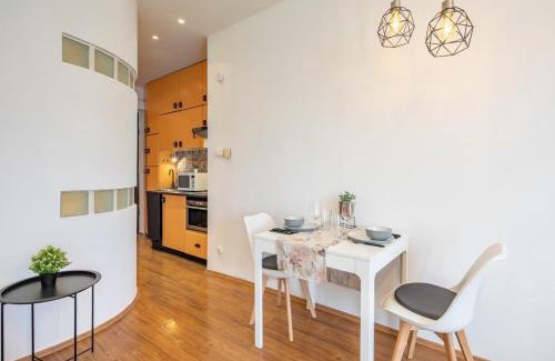 Orszagut Apartment | Vintage romantic home for couples on Buda hills