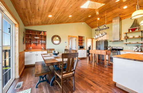 Sturgeon Bay House | Vintner's Loft - 3 bedroom house in the Town of Egg Harbor