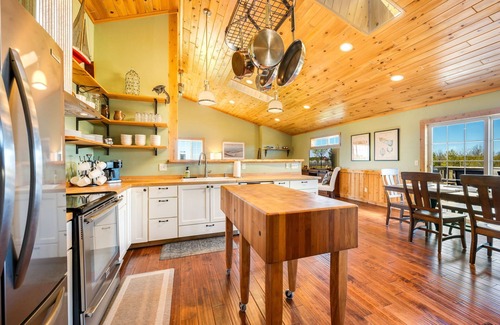 Sturgeon Bay House | Vintner's Loft - 3 bedroom house in the Town of Egg Harbor