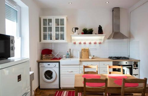 Pecs Apartment | Viola Family Apartman free parking