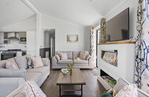 Lifton House | Violet Lodge, 11 Roadford Lake Lodges