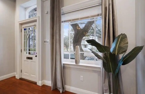 Treme House | Violet Maison de Ville: Artful Luxury in Treme - 3BR, 3.5BA, Private Parking