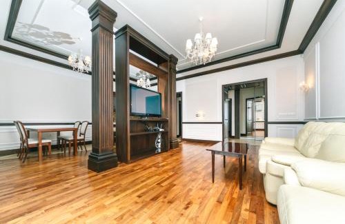 Lypky Apartment | VIP apartment. Kreshatik, Maidan Nezavisimosti.