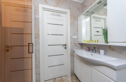 Besarabka Apartment | Vip Apartment near Arena City