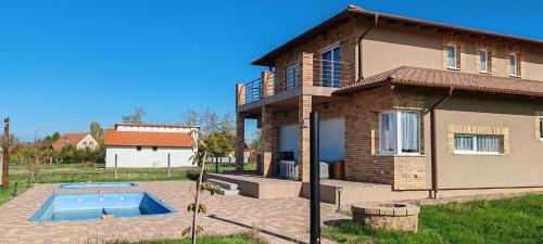Balatonszarszo House | Virág Vendégház Balatonszárszó