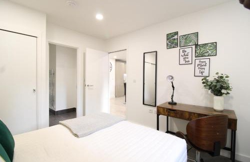 Bedford Apartment | Virexxa Bedford Centre - Deluxe Suite - 2Bed Flat with Free Parking & Gym