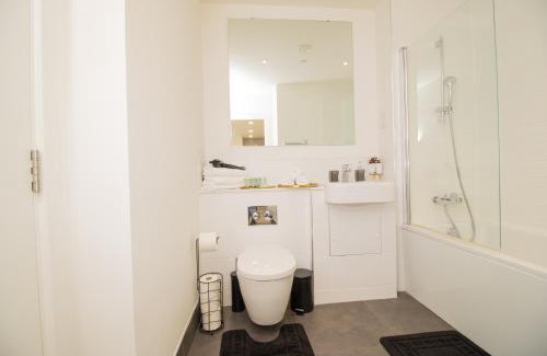 Bedford Apartment | Virexxa Bedford Centre - Executive Suite - 2Bed Flat with Free Parking & Gym