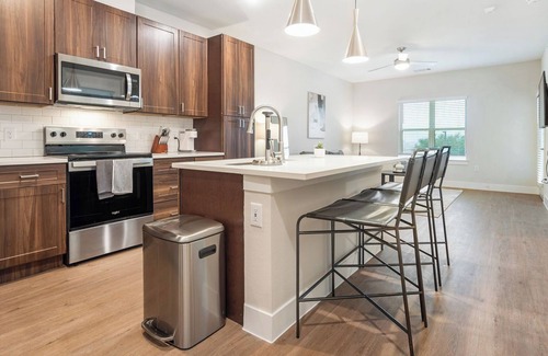 Seguin Apartment | Virginia 1BD 1 - One Bedroom Apartment, Sleeps 2