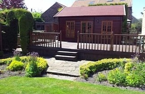 Thornton Dale Cottage | Virginia Cottage “ The Little Gem “ in NYMoors Wi Fi Dog Friendly Hot Tub