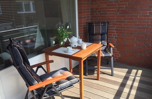 Wittduen Apartment | Vis-à-vis the Wadden Sea, spacious, comfortable 1-room apartment, large balcony. south-facing balcony, WLAN