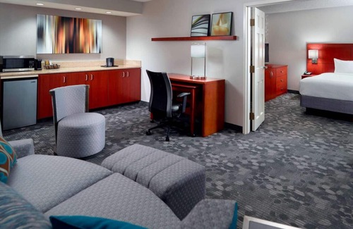 Home Park Hotel | Visit Atlanta Botanical Garden! Pet-friendly Property, Seasonal Outdoor Pool!