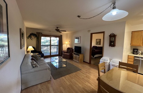 Flagstaff Condo | Visit Flagstaff in Oct.|1BDR Condo |Enjoy LVT Local Discounts!