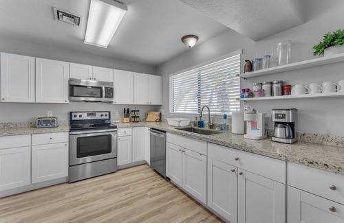 Glendale House | Visit our Arizona Oasis in Glendale!