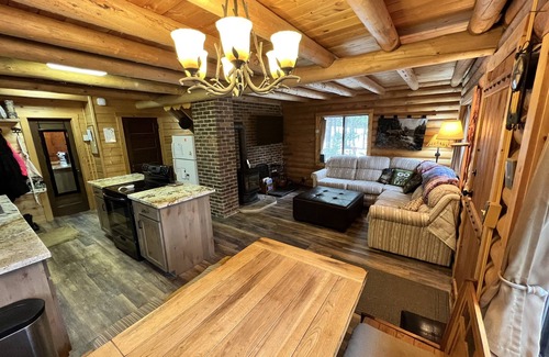 Island Park Cabin | Visit Yellowstone and stay on Henrys Lake outlet