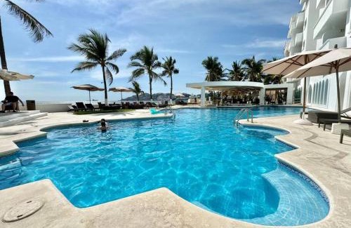 Manzanillo Apartment | Vista al Mar, Terraza y Albercas