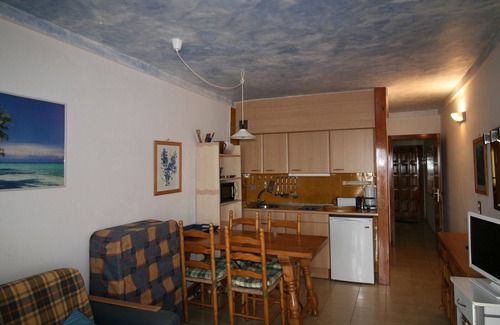 Empuriabrava Apartment | VISTA BAHIA 13 - Apartamento en primera línea de mar a pocos metros del centro de Empuriabrava con aparcamiento.