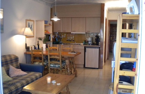 Empuriabrava Apartment | VISTA BAHIA 13 - Apartamento en primera línea de mar a pocos metros del centro de Empuriabrava con aparcamiento.