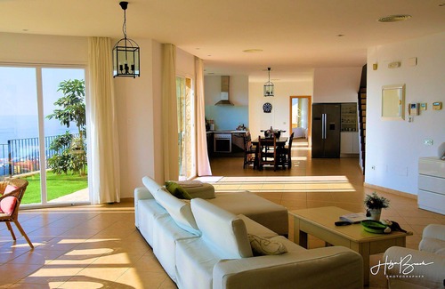 Torre de Benagalbon Apartment | Vista del Mar/Luxury apartment with a wonderful view of the Mediterranean