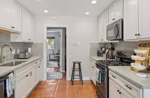 Palm Springs House | Vista El Quetzal-A charming and updated 3-bedroom, 2-bath Spanish Hacienda situa
