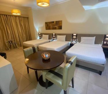 Al Muraqqabat Hotel | VISTA HOTEL APARTMENTS DELUXE