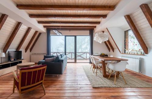 Lisina Ski Chalet | Vista Mountain House