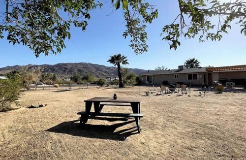 Twentynine Palms House | Vista Palma - Modern Oasis w/Hot Tub 4min fm JTNP
