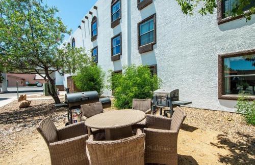 Sierra Vista Apartment | Vistas 107- Modern studio sleeps 3 with style