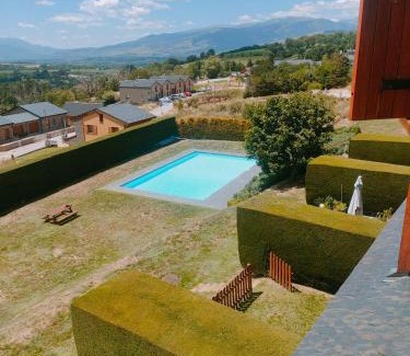 Saillagouse Apartment | Vistas excepcionales, jardín con piscina, muy acogedor