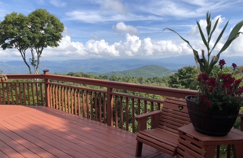 Beech Mountain Cottage | VISTAS ON VILLAGE ROAD