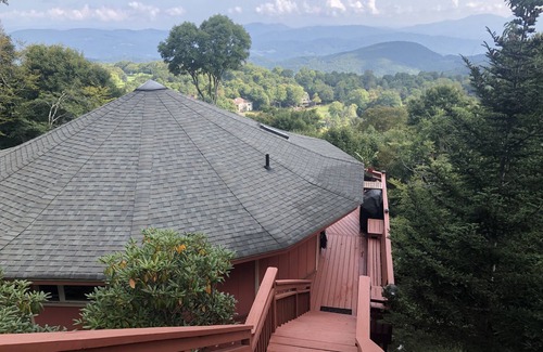 Beech Mountain Cottage | VISTAS ON VILLAGE ROAD