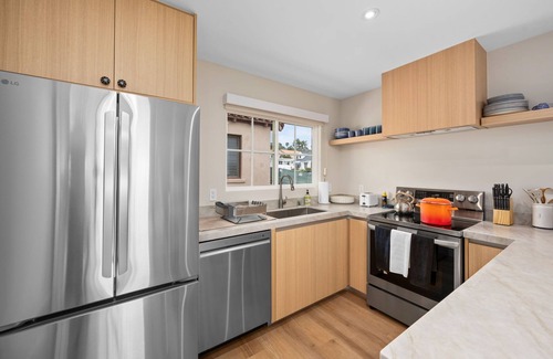 Beach Barber Tract Apartment | VistaSECONDFLOOR2BR|BBQ&HotTubAccess