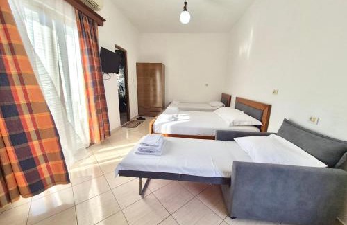 Ksamil Apartment | Vita Apartment - Spacious Garden and Balcony 5 min to Beach & Center