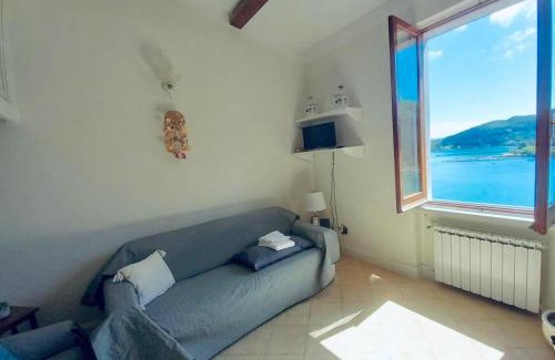 Portovenere Apartment | Vittoria 19