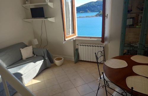 Portovenere Apartment | Vittoria 19