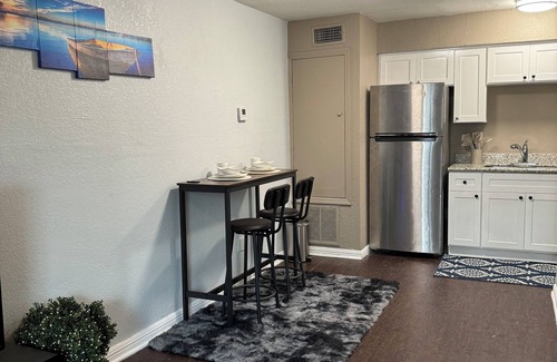 Greater Heights Apartment | Vivid Vibes in Greater Heights, minutes from downtown Houston