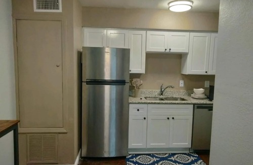 Greater Heights Apartment | Vivid Vibes in Greater Heights, minutes from downtown Houston